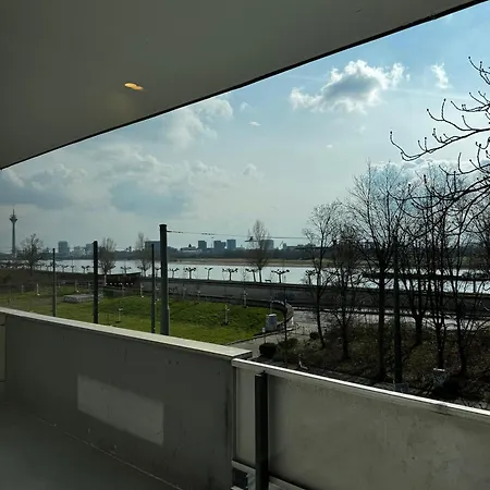 Rheinblick Oberkassel Dusseldorf